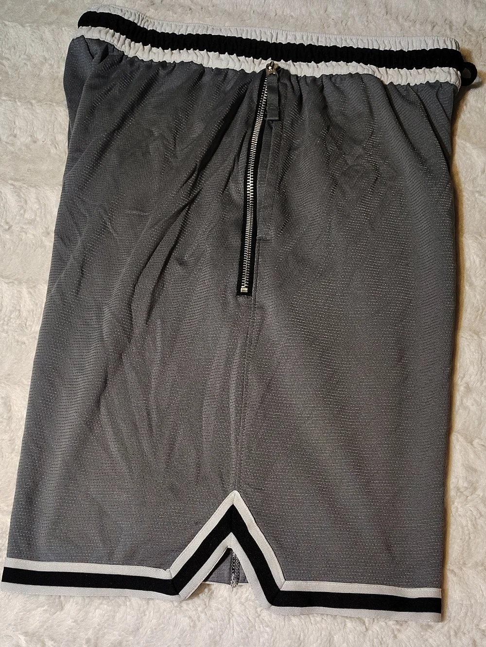 Nike Men's Gray and White Athletic Basketball Shorts
